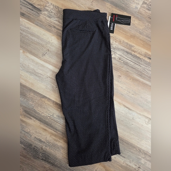 Capri's - Picture 3 of 6